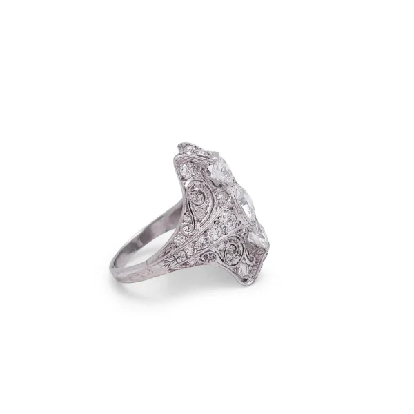 1930s Art Deco Three Stone Diamond Ring - Image 2