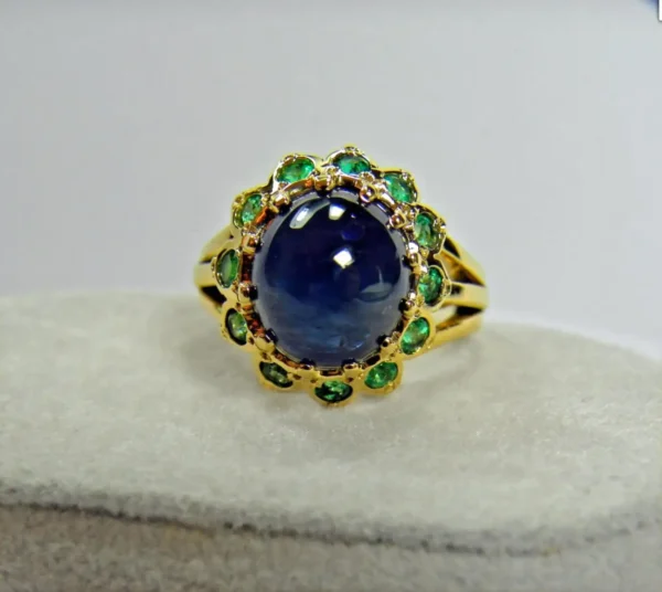 9.00 Carat Cabochon Cut Blue Sapphire Emerald Ring 18 Karat - Image 10