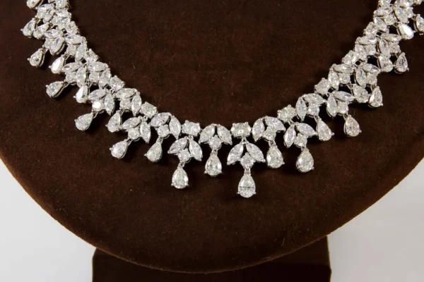 Buy Elegant 46 Carat Diamonds Necklace - Image 6