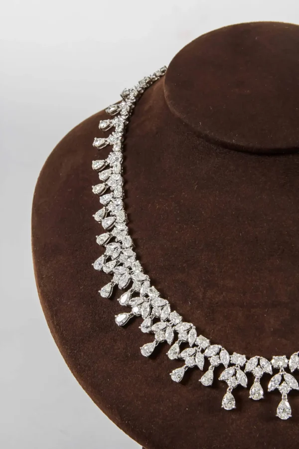 Buy Elegant 46 Carat Diamonds Necklace - Image 3