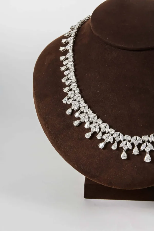 Buy Elegant 46 Carat Diamonds Necklace - Image 4