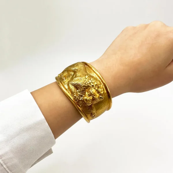 David Webb Repoussé Lion Cuff For Sale - Image 8