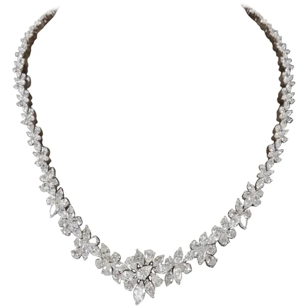 Elegant Diamond Necklace For Sale - Image 4