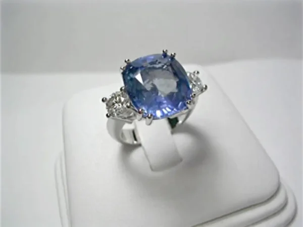 Emeralds Maravellous 13.10 Carat Unheated Ceylon Blue Sapphire Diamond Ring