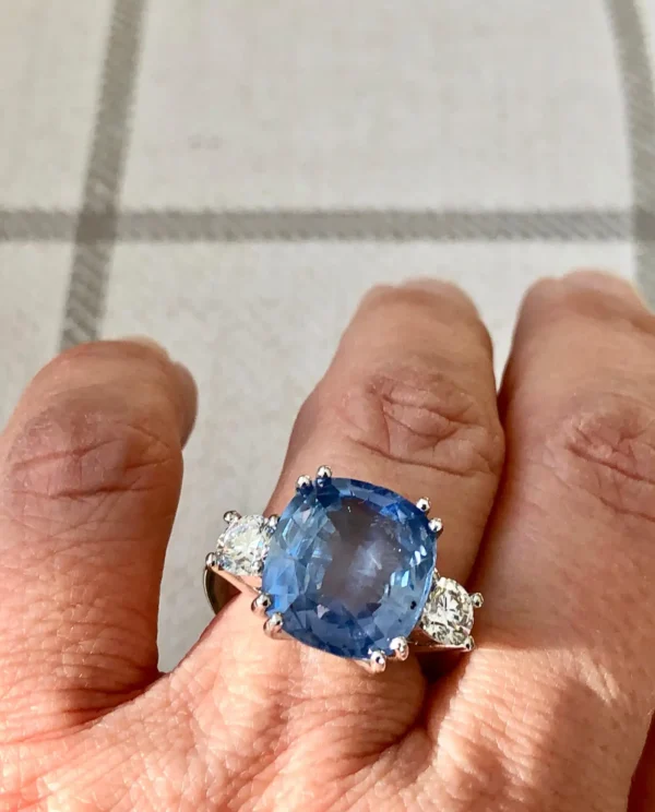 Emeralds Maravellous 13.10 Carat Unheated Ceylon Blue Sapphire Diamond Ring - Image 4