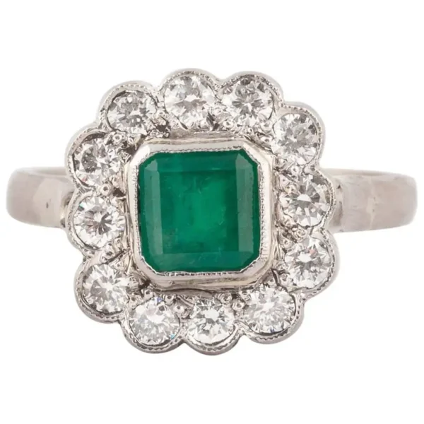 English Emerald and Diamond 18k Gold Cluster Ring, Mid 20th Century - Image 6