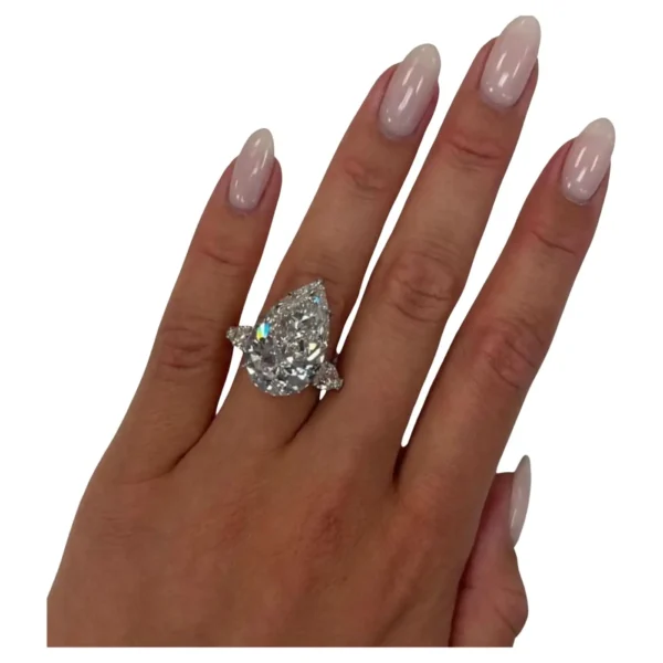 Exceptional Flawless GIA Certified 18 Carat Pear Cut Diamond Ring - Image 4