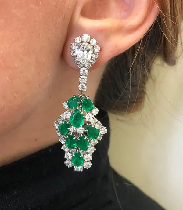 Harry Winston Emerald Diamond Chandelier Earrings - Image 7