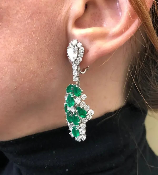 Harry Winston Emerald Diamond Chandelier Earrings - Image 8