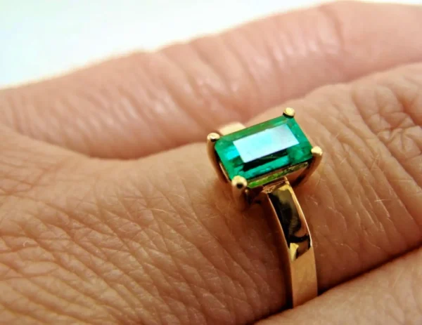 Solitaire 100% Natural Colombian Emerald Ring 18 Karat Gold - Image 9