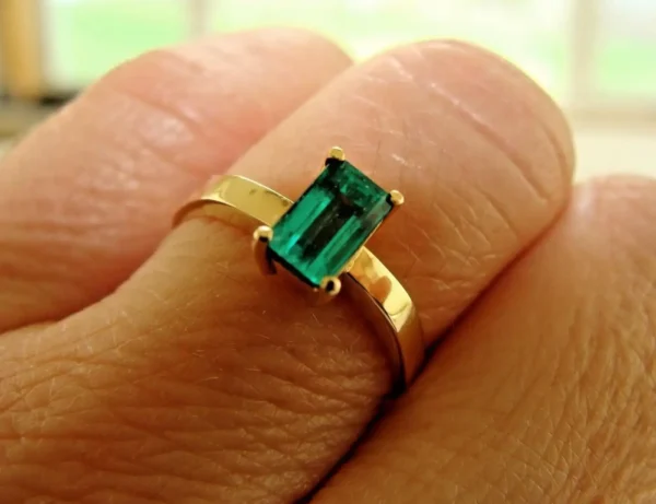 Solitaire 100% Natural Colombian Emerald Ring 18 Karat Gold - Image 5