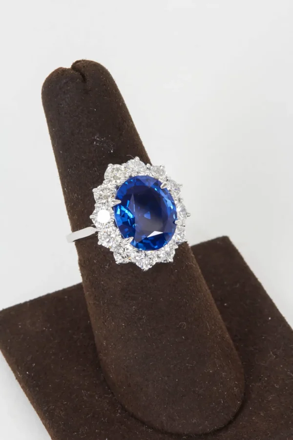 Stunning 6 Carat GIA Certified Sapphire Diamond Platinum Ring - Image 6