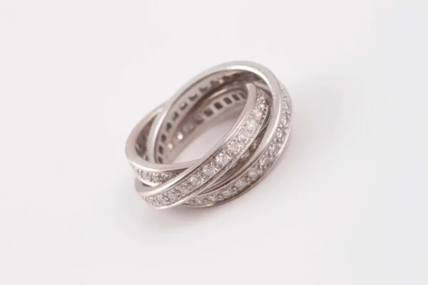 Trinity de Cartier Diamond Ring For Sale - Image 5