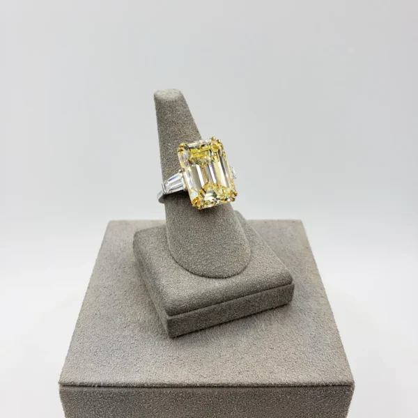 Yellow Emerald Cut Diamond Three-Stone Engagement Ring GIA Certified 14.54 Carat - Image 7