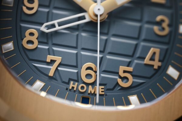 Patek Philippe 5269R-001 Aquanaut Travel Time Rose Gold Blue-Gray Dial - Image 3