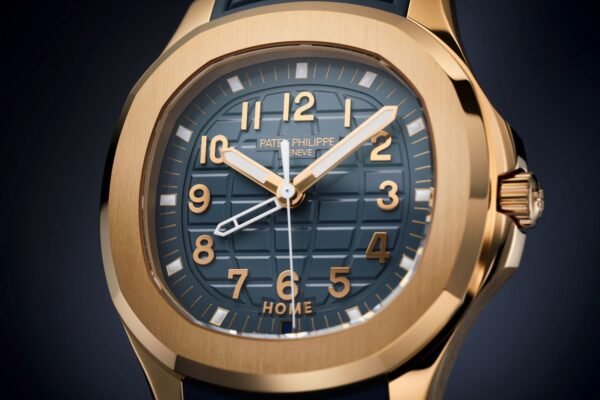 Patek Philippe 5269R-001 Aquanaut Travel Time Rose Gold Blue-Gray Dial - Image 4