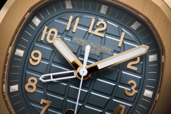 Patek Philippe 5269R-001 Aquanaut Travel Time Rose Gold Blue-Gray Dial - Image 5