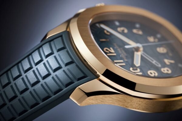 Patek Philippe 5269R-001 Aquanaut Travel Time Rose Gold Blue-Gray Dial - Image 6