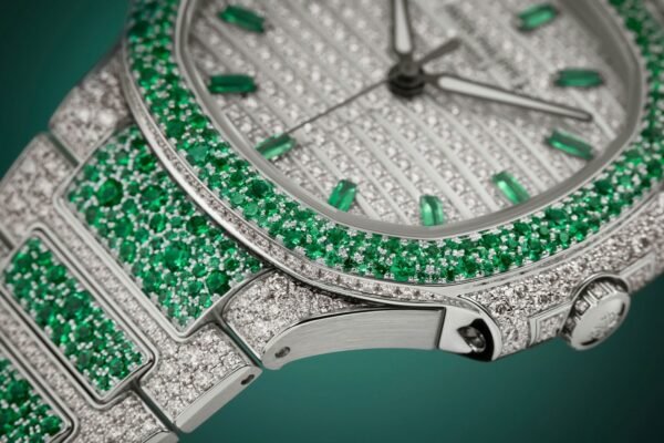 Buy Patek Philippe 7118/1453G-001 Nautilus Haute Joaillerie White Gold Set With Emeralds & Diamonds - BRAND NEW - Image 4