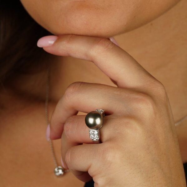 Bulgari Lucea Pearl White Gold Diamond Ring - Image 2