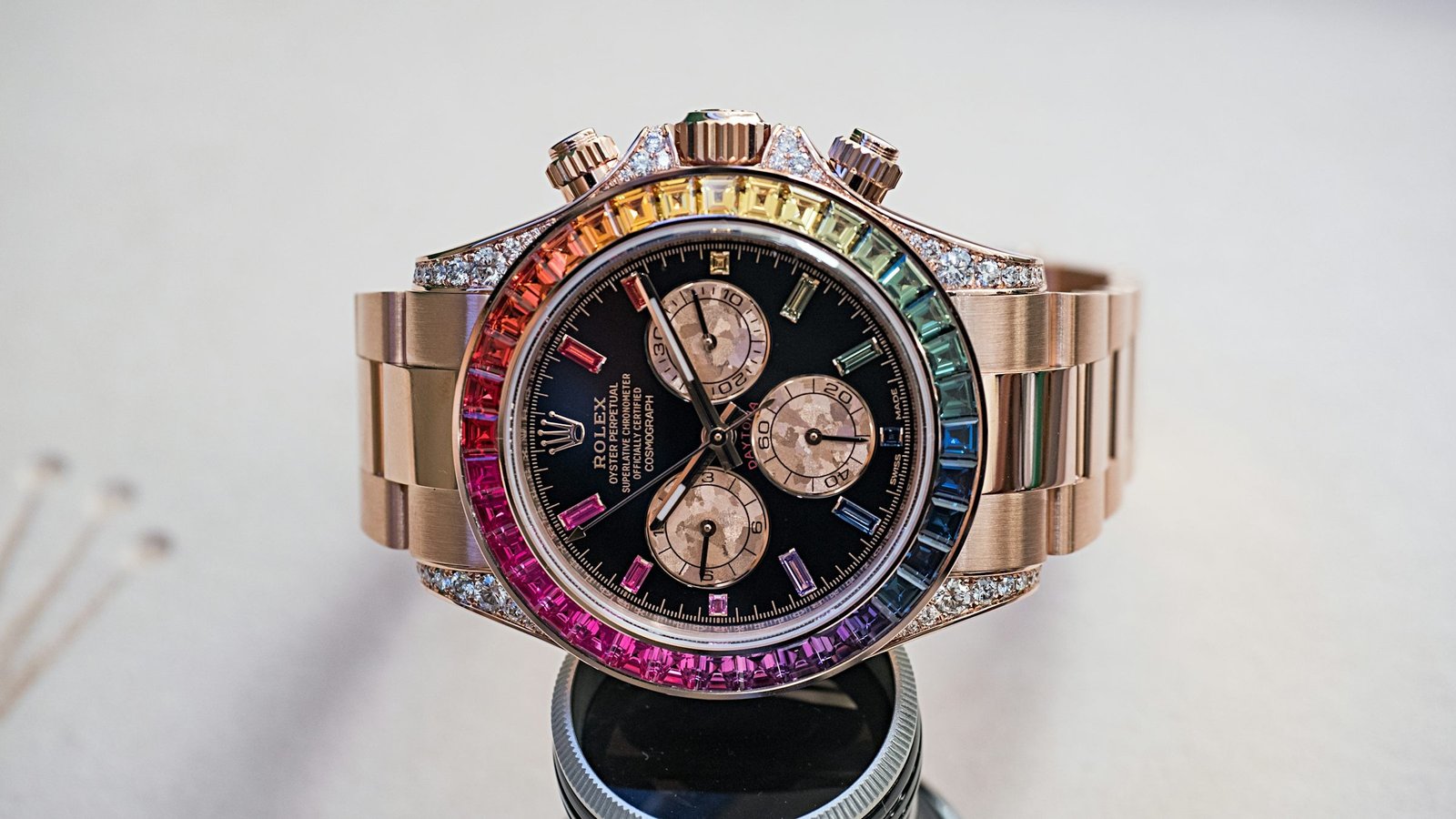 You are currently viewing Rolex Rainbow Daytona In Everose Gold